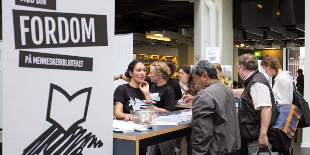 Bibliotekarer søges til udlån af mennesker Bibliotekarer søges til udlån af mennesker