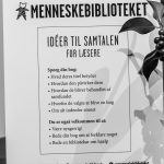 Menneskebibliotekets åbne bogreol på Albertslund Bibliotek