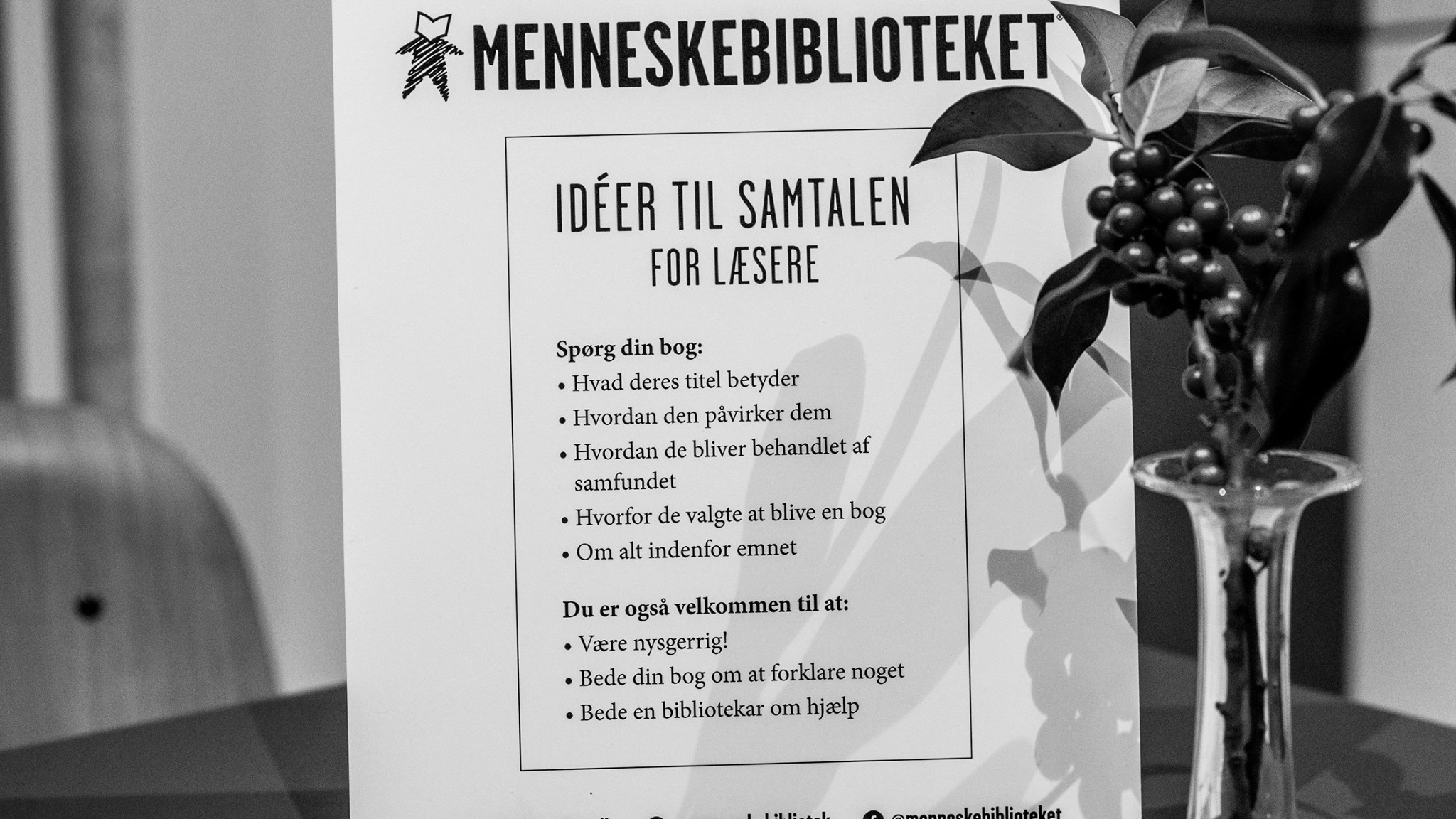 Menneskebibliotekets åbne bogreol på Albertslund Bibliotek