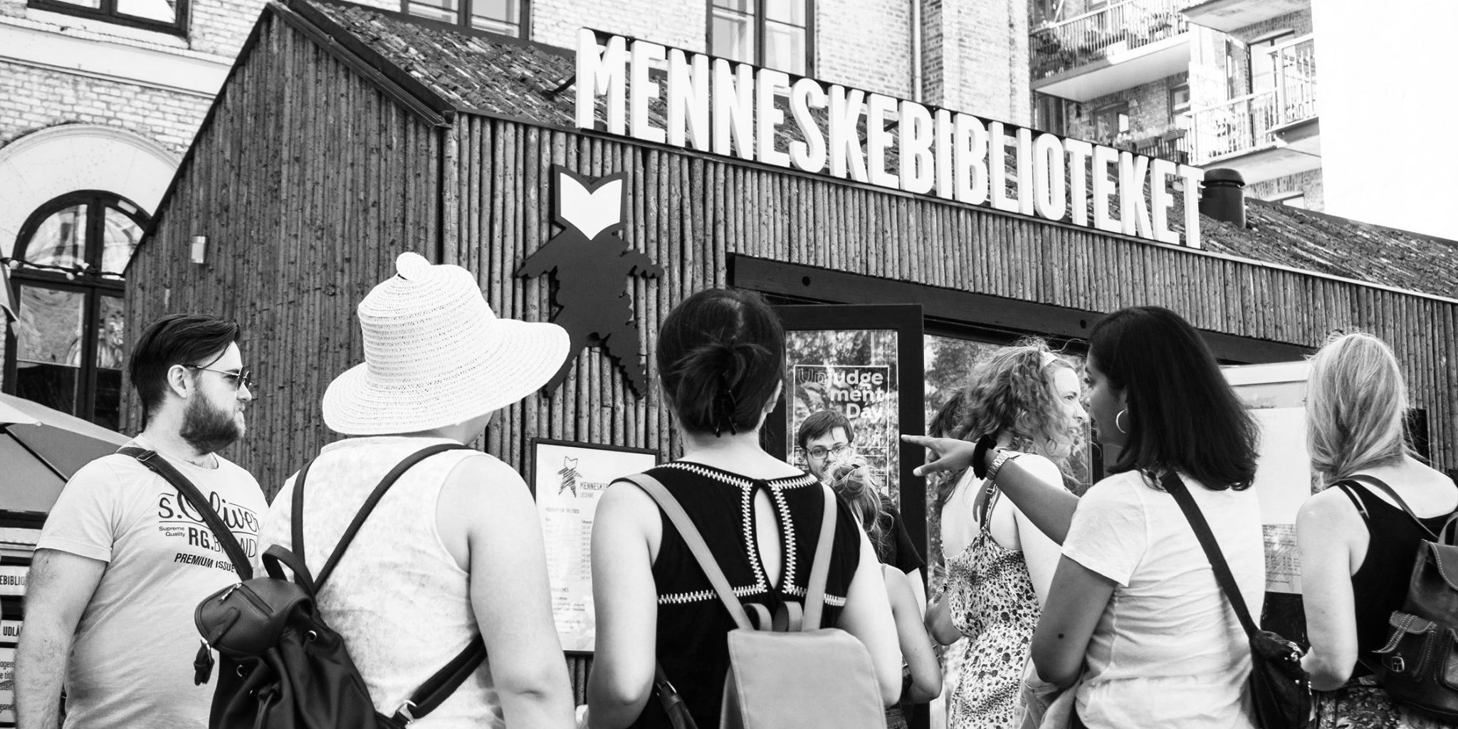 275855482_3200887303501941_8336957683664341910_n Mennesker foran Læsehaven