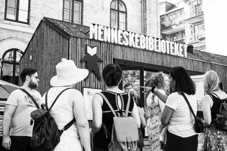 Mennesker foran Læsehaven