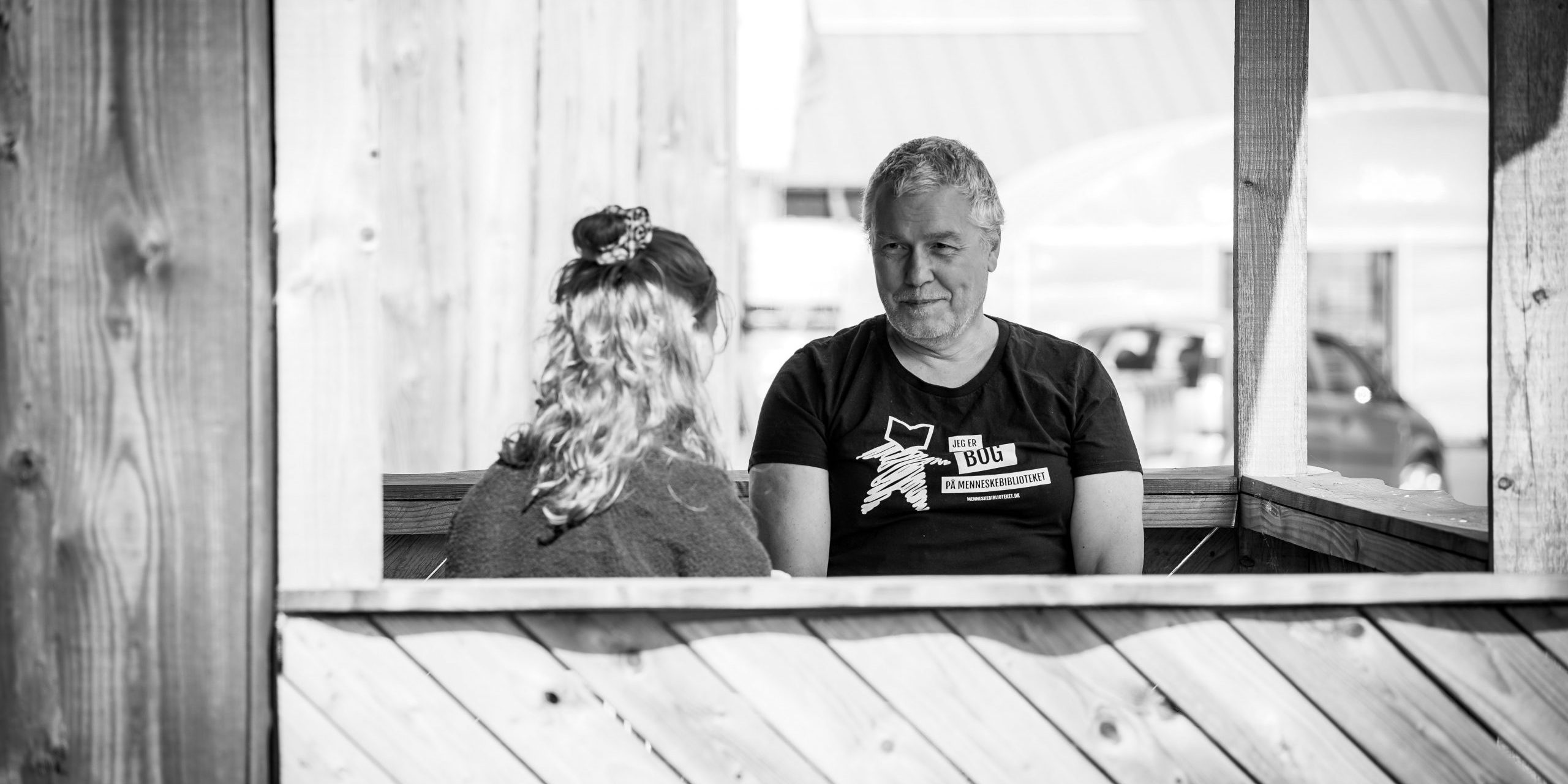 Menneskebog med sin læser på Grobund Byggefestival