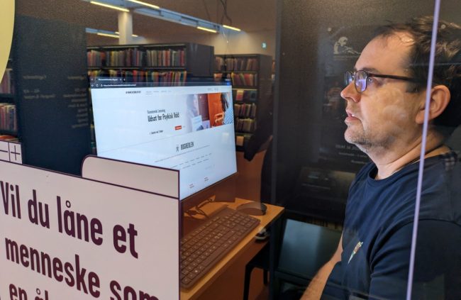 Menneskebibliotekets Læseboks på Albertslund Bibliotek.